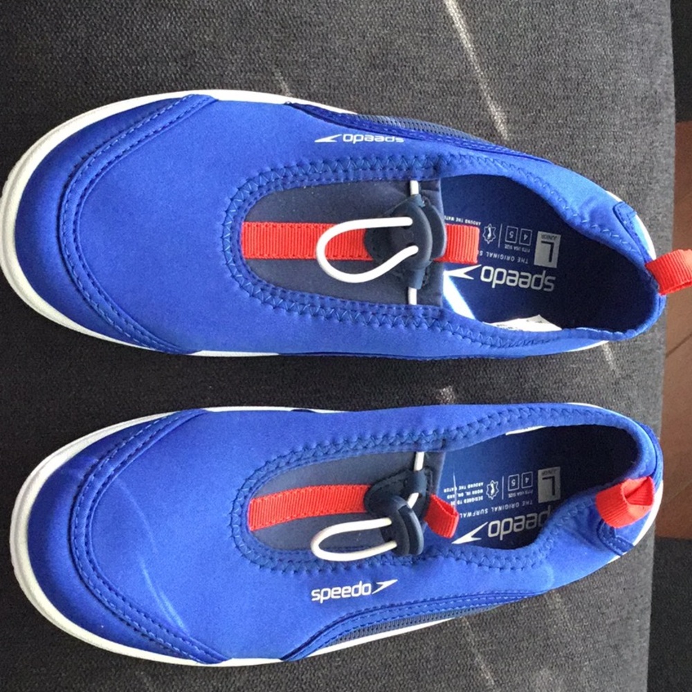 Speedo Blue Water Shoes. USA SIZE=Junior LARGE or 4-5.
